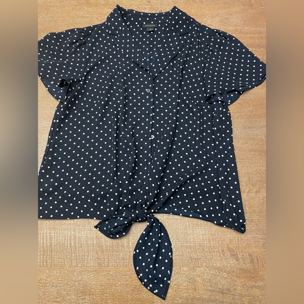 Ann Taylor Navy and White Polka Dot Tie-Front Blouse Size small black